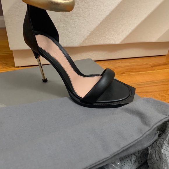 Alexander McQueen Sandals “chic beauty” - Picture 2 of 4